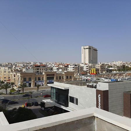 Furnished Apartments Near Mcdonald'S Al-Madina Al-Monawara St Amman Bagian luar foto