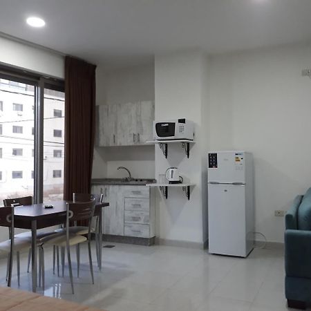 Furnished Apartments Near Mcdonald'S Al-Madina Al-Monawara St Amman Bagian luar foto