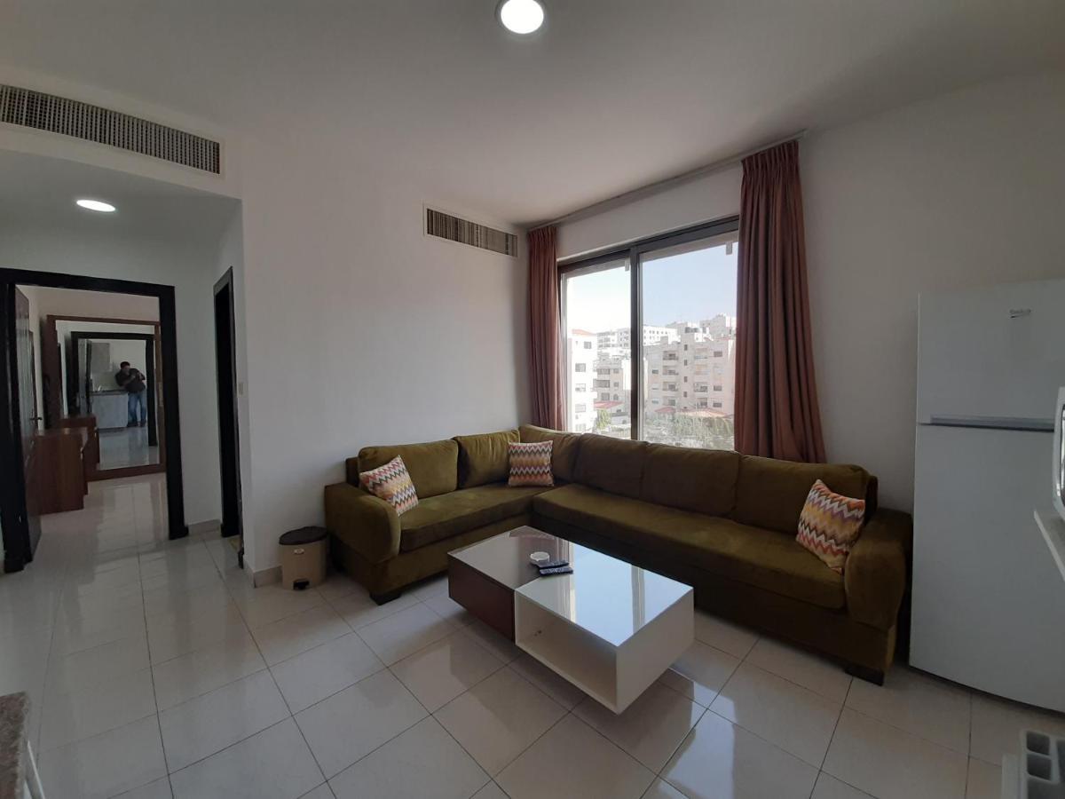 Furnished Apartments Near Mcdonald'S Al-Madina Al-Monawara St Amman Bagian luar foto
