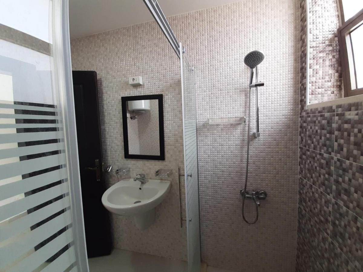 Furnished Apartments Near Mcdonald'S Al-Madina Al-Monawara St Amman Bagian luar foto