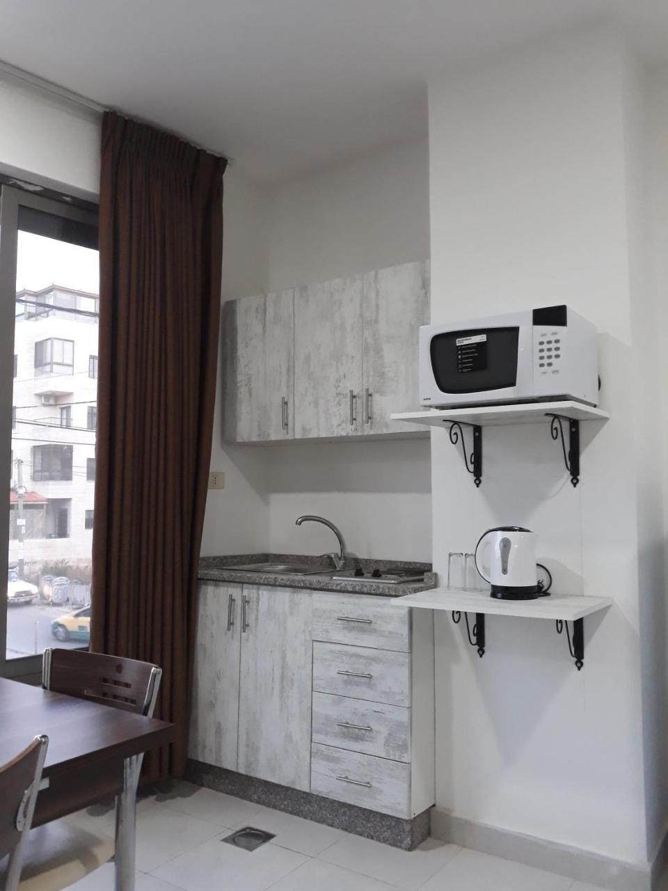 Furnished Apartments Near Mcdonald'S Al-Madina Al-Monawara St Amman Bagian luar foto